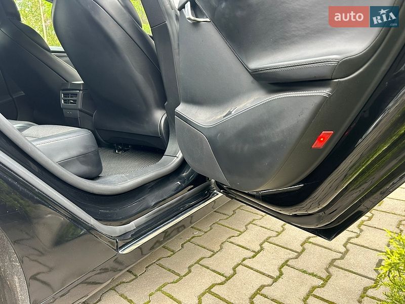 Ліфтбек Tesla Model S 2018 в Одесі