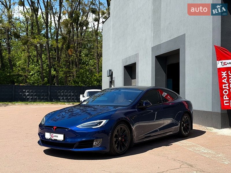 Лифтбек Tesla Model S 2018 в Киеве