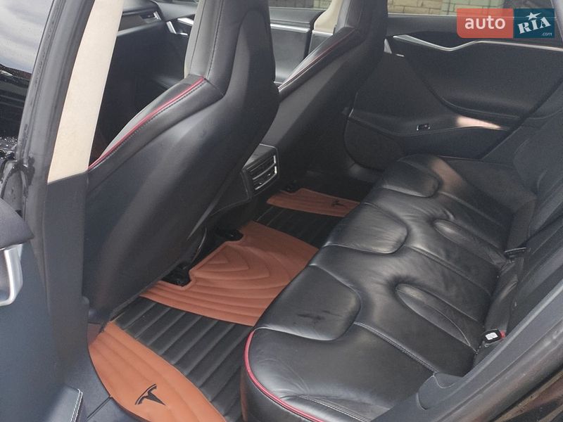 Лифтбек Tesla Model S 2013 в Коломые