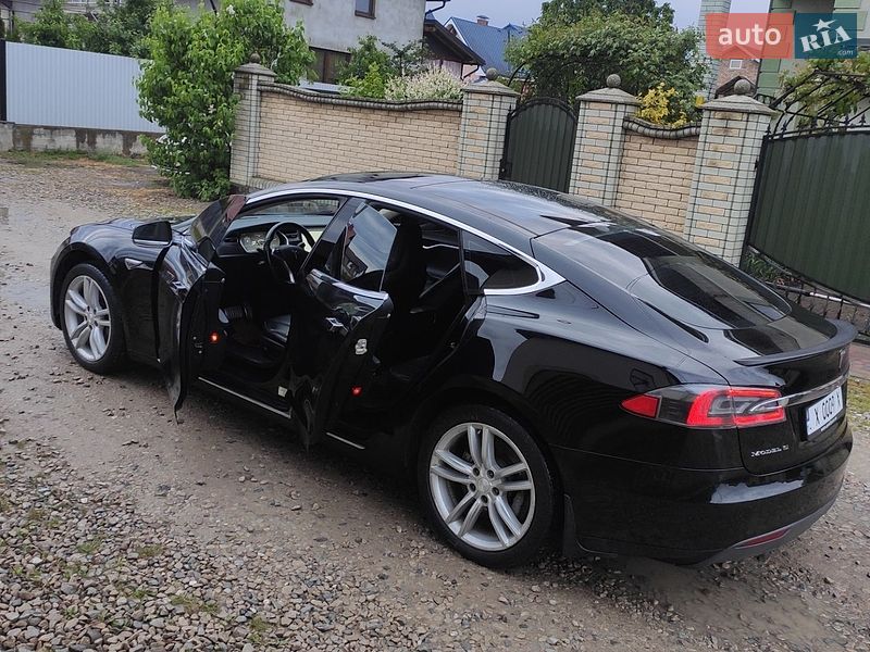 Лифтбек Tesla Model S 2013 в Коломые