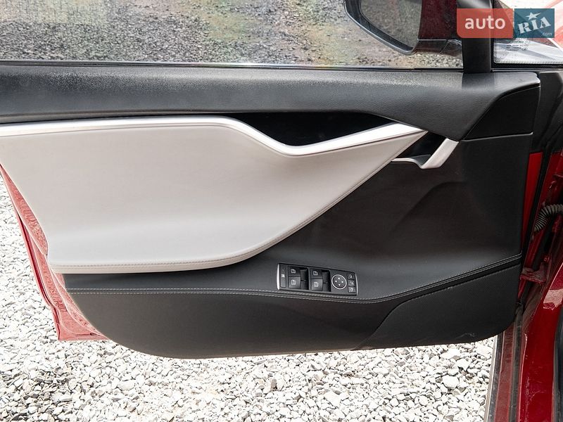 Лифтбек Tesla Model S 2014 в Львове