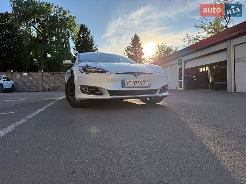 Лифтбек Tesla Model S 2018 в Луцке