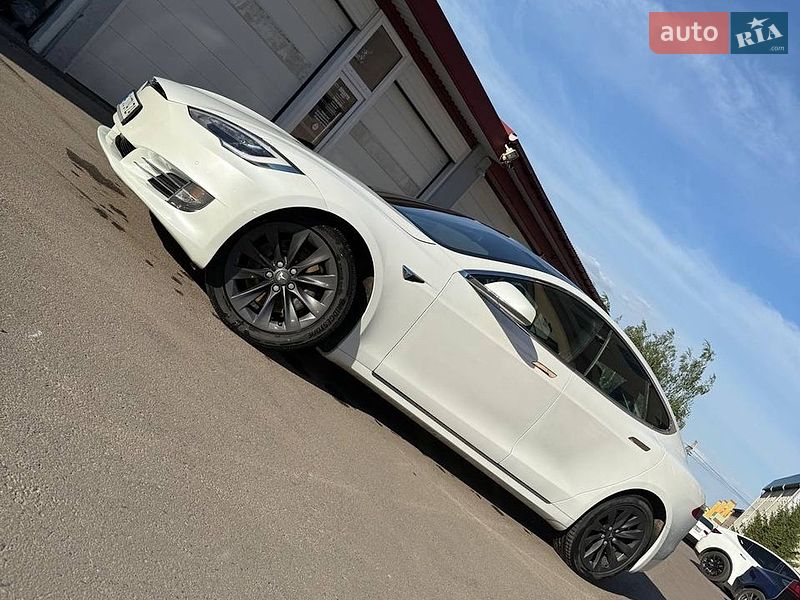 Лифтбек Tesla Model S 2018 в Луцке