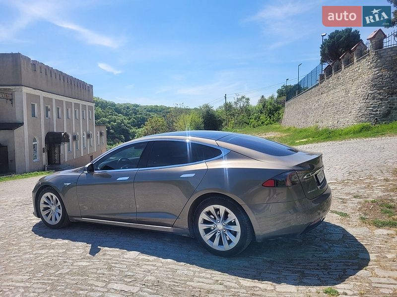 Ліфтбек Tesla Model S 2016 в Кам'янець-Подільському