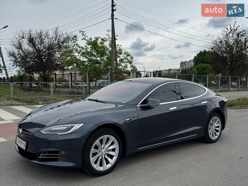 Ліфтбек Tesla Model S 2017 в Черкасах