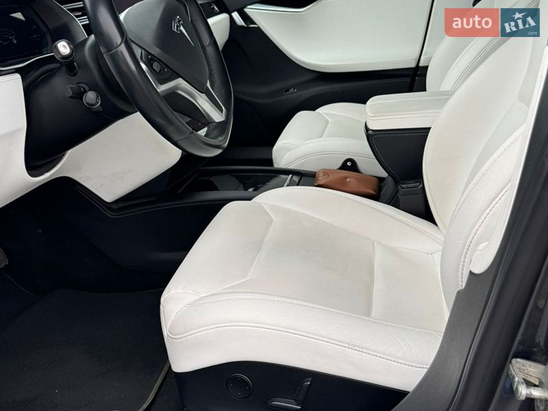 Ліфтбек Tesla Model S 2017 в Черкасах