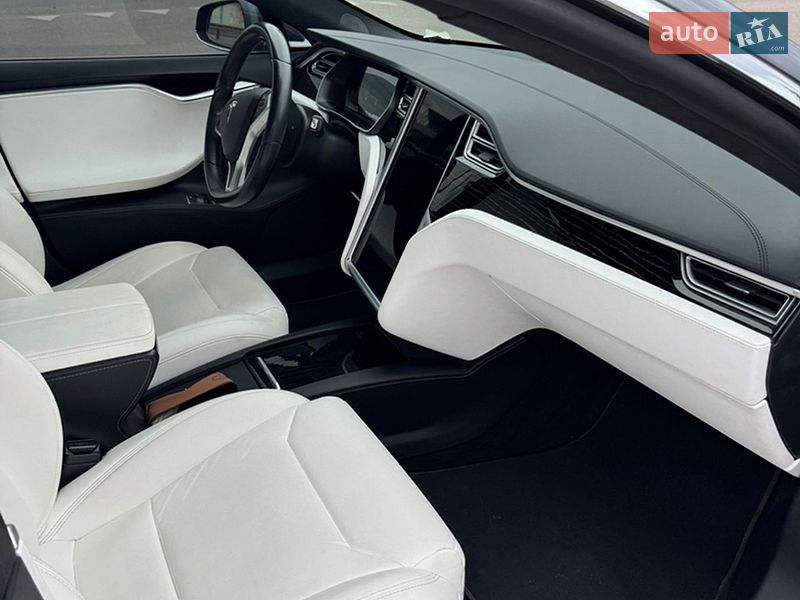 Ліфтбек Tesla Model S 2017 в Черкасах