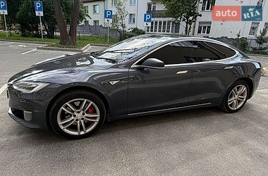 Лифтбек Tesla Model S 2016 в Львове