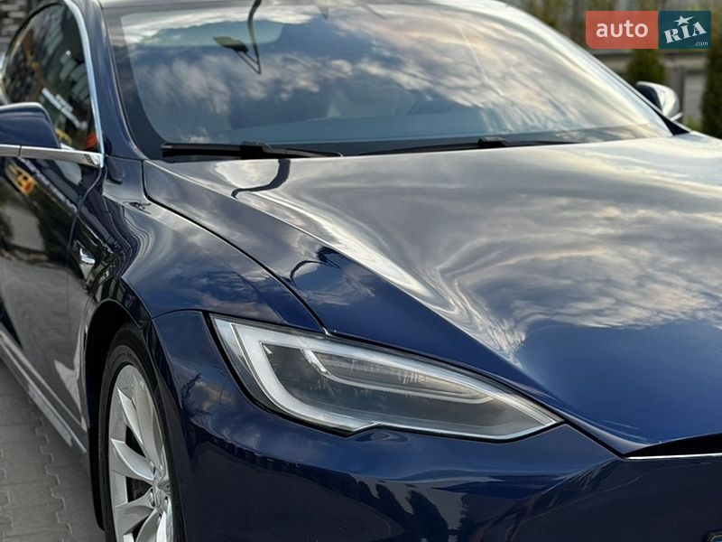 Лифтбек Tesla Model S 2016 в Виннице