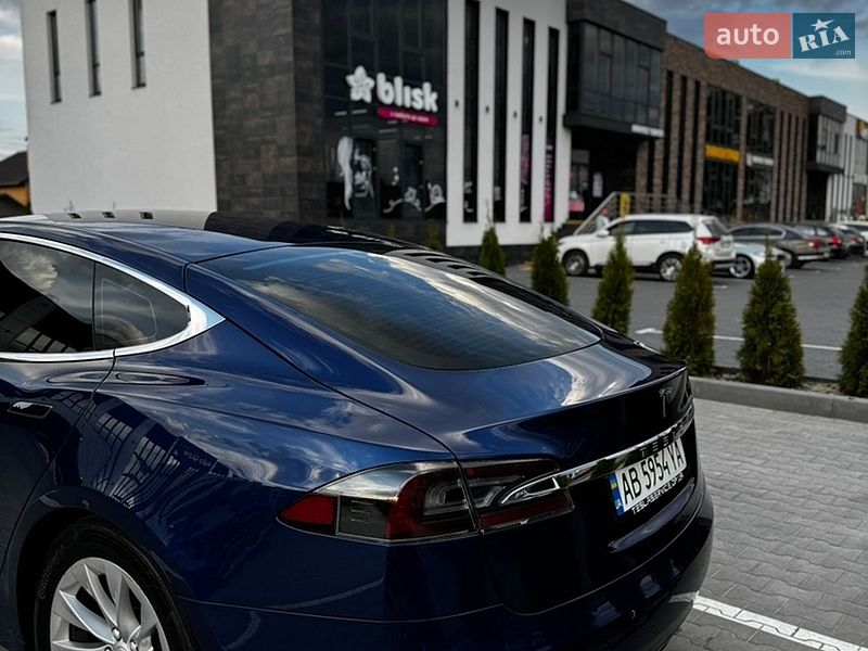 Лифтбек Tesla Model S 2016 в Виннице
