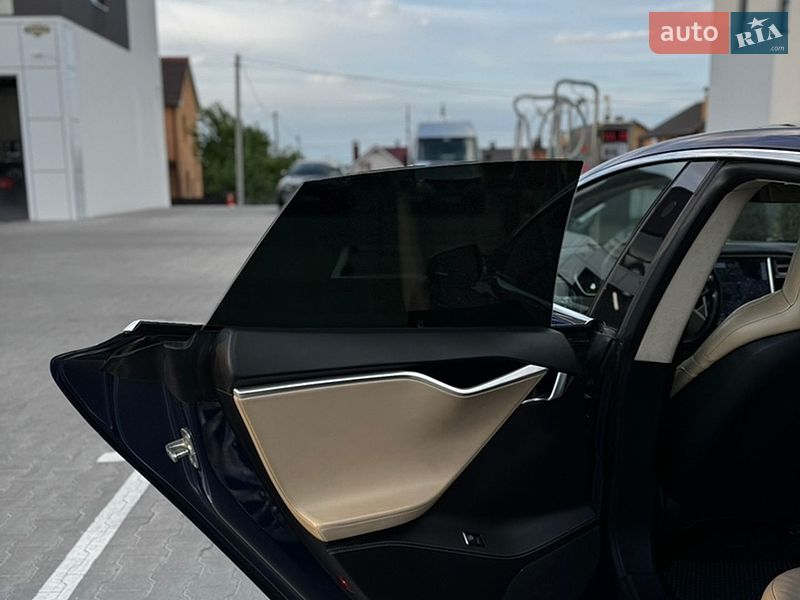 Лифтбек Tesla Model S 2016 в Виннице
