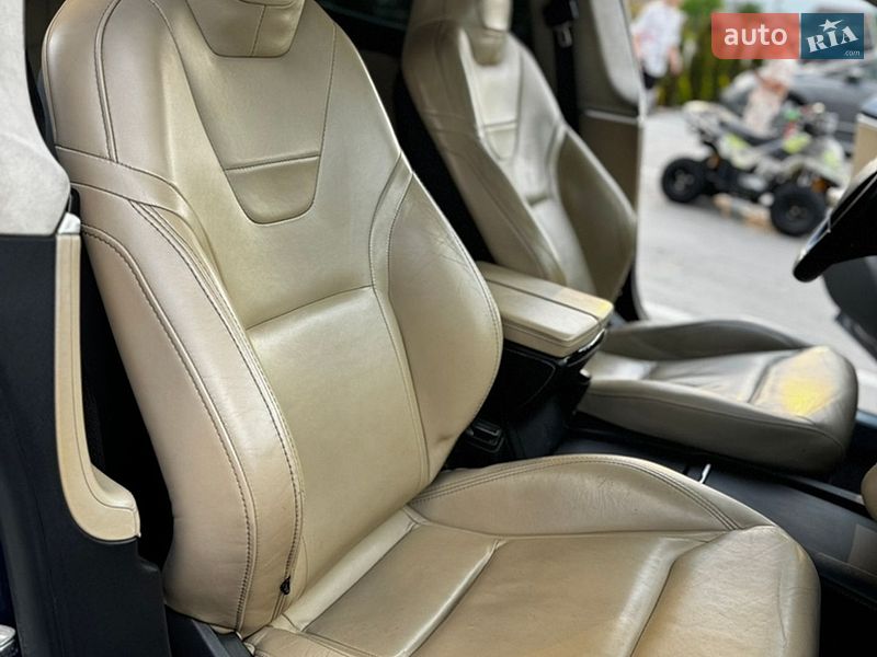 Лифтбек Tesla Model S 2016 в Виннице