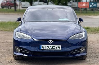 Лифтбек Tesla Model S 2017 в Ивано-Франковске