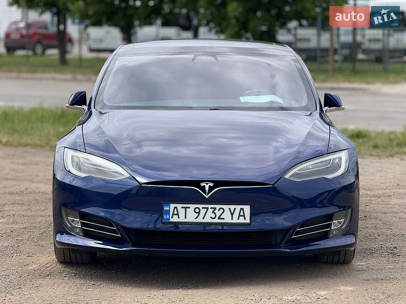 Лифтбек Tesla Model S 2017 в Ивано-Франковске
