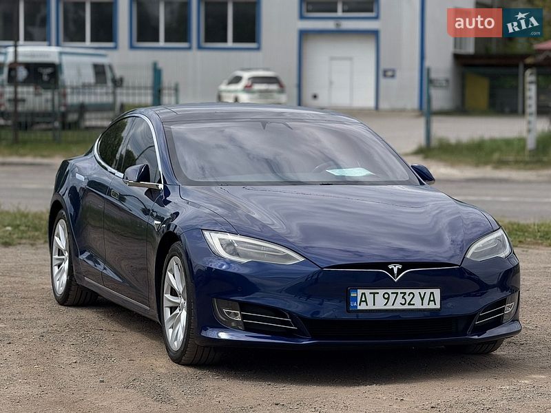 Лифтбек Tesla Model S 2017 в Ивано-Франковске