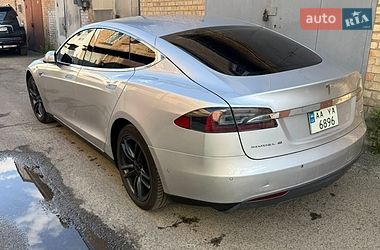 Лифтбек Tesla Model S 2015 в Киеве