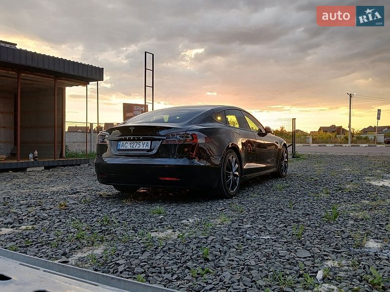 Ліфтбек Tesla Model S 2017 в Луцьку