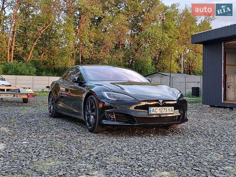 Ліфтбек Tesla Model S 2017 в Луцьку