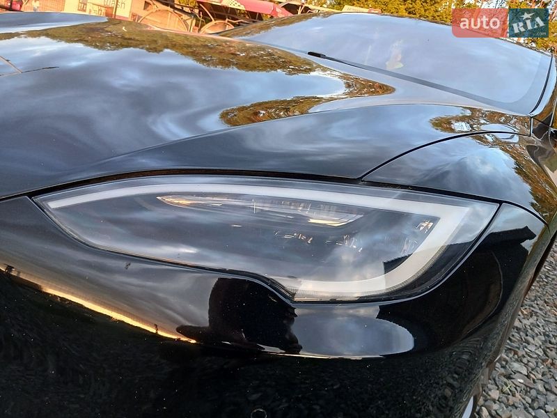 Ліфтбек Tesla Model S 2017 в Луцьку