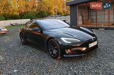 Ліфтбек Tesla Model S 2017 в Луцьку