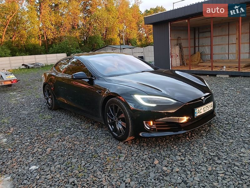 Ліфтбек Tesla Model S 2017 в Луцьку