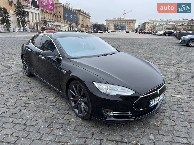 Лифтбек Tesla Model S 2015 в Харькове