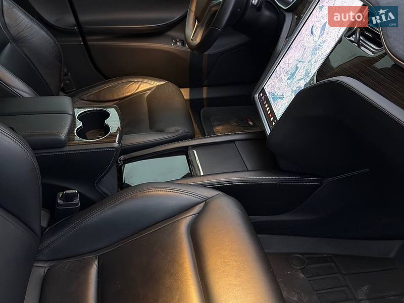Лифтбек Tesla Model S 2015 в Харькове