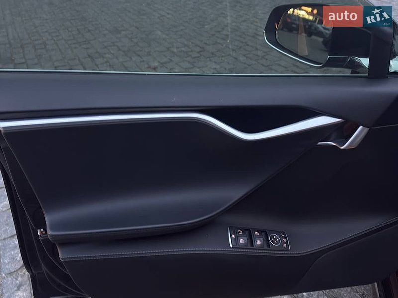 Лифтбек Tesla Model S 2015 в Харькове