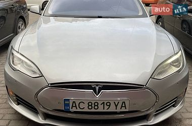 Лифтбек Tesla Model S 2016 в Виннице