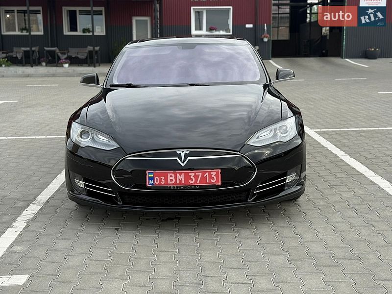 Ліфтбек Tesla Model S 2013 в Дубні