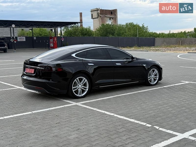 Ліфтбек Tesla Model S 2013 в Дубні