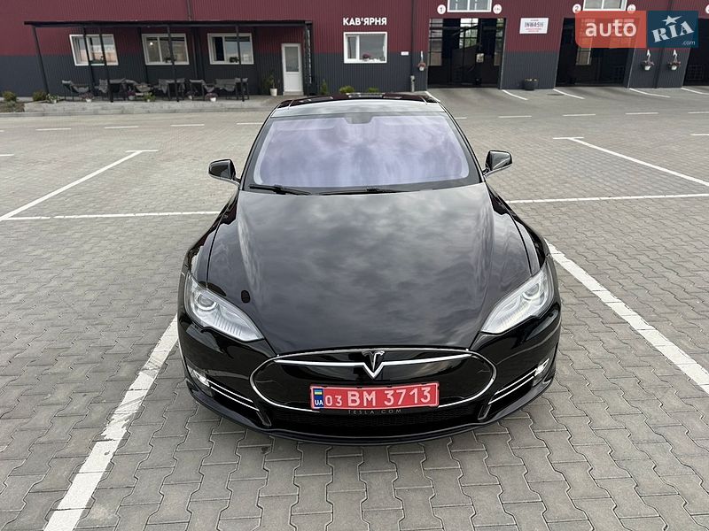 Ліфтбек Tesla Model S 2013 в Дубні