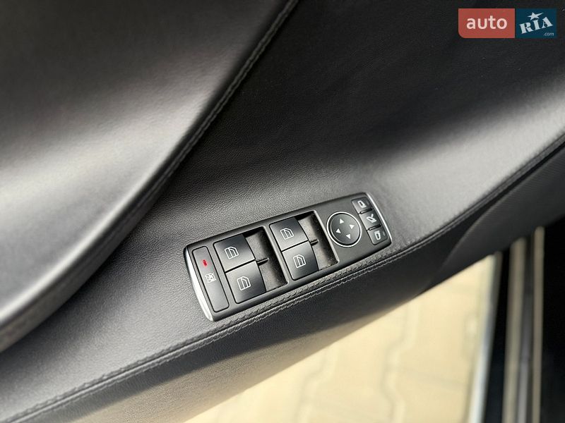 Ліфтбек Tesla Model S 2013 в Дубні