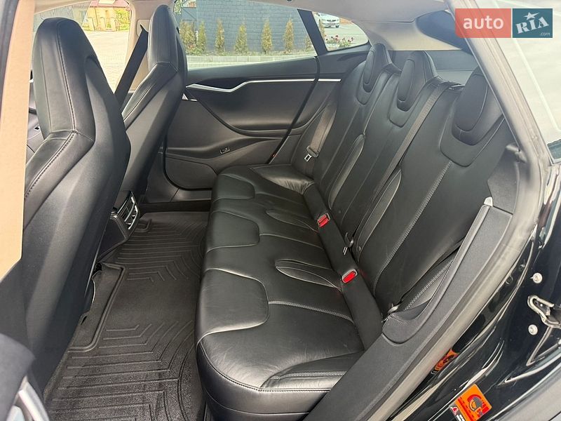 Ліфтбек Tesla Model S 2013 в Дубні