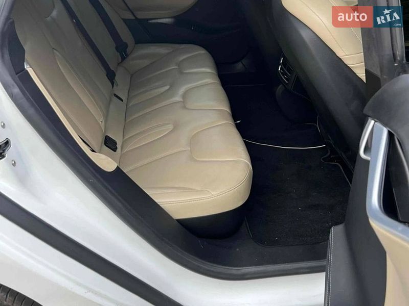 Лифтбек Tesla Model S 2016 в Одессе