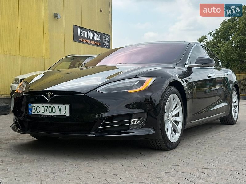 Ліфтбек Tesla Model S 2018 в Львові