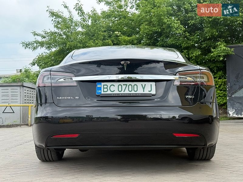Ліфтбек Tesla Model S 2018 в Львові