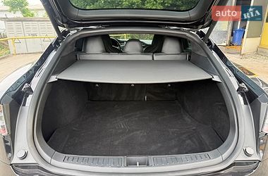 Ліфтбек Tesla Model S 2018 в Львові