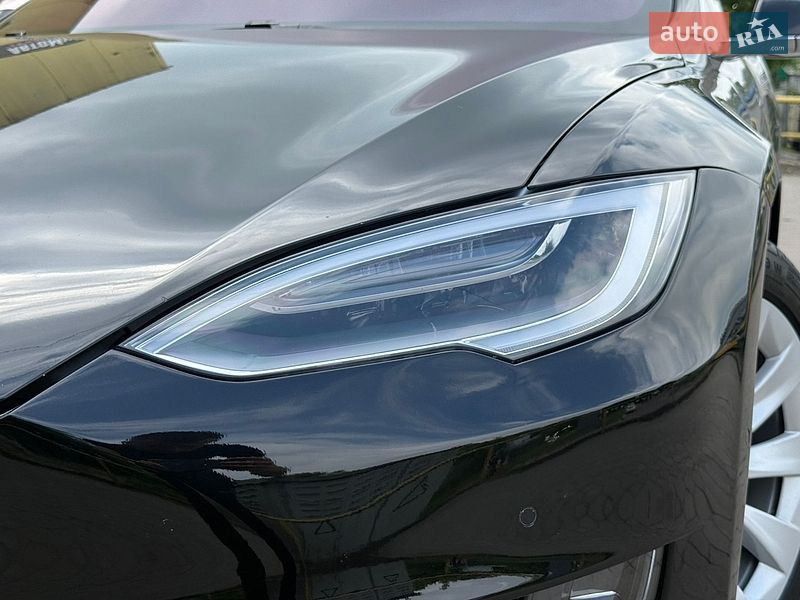 Ліфтбек Tesla Model S 2018 в Львові