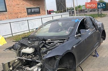 Лифтбек Tesla Model S 2017 в Луцке