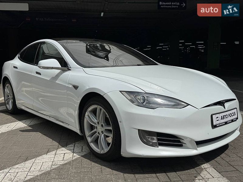Ліфтбек Tesla Model S 2015 в Києві