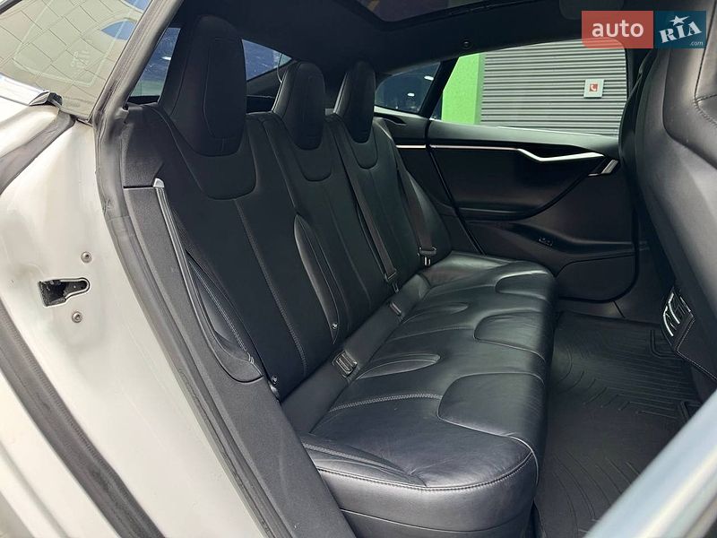 Ліфтбек Tesla Model S 2015 в Києві