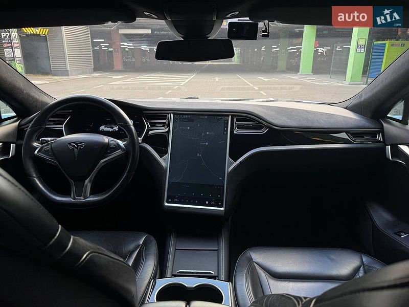 Ліфтбек Tesla Model S 2015 в Києві