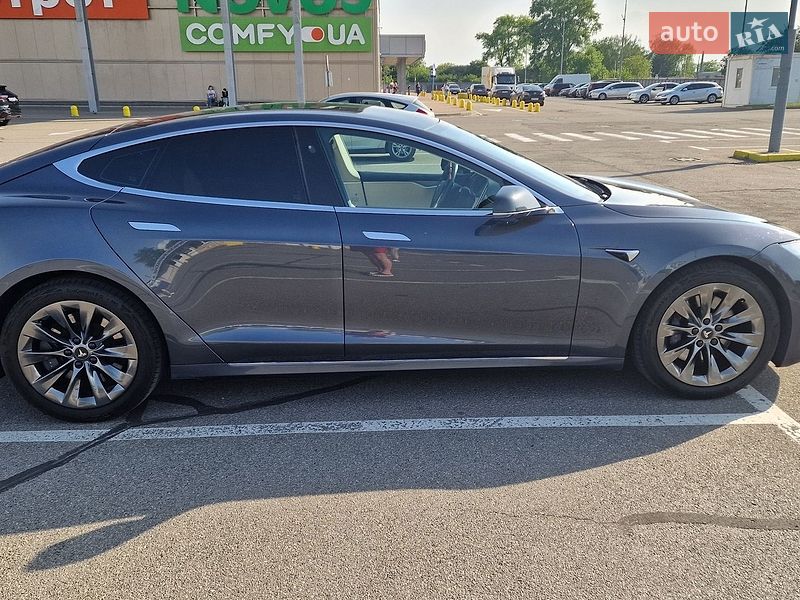 Лифтбек Tesla Model S 2017 в Борисполе