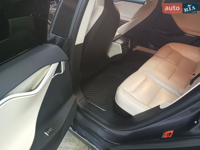 Лифтбек Tesla Model S 2017 в Борисполе