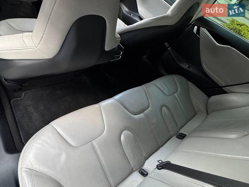 Лифтбек Tesla Model S 2014 в Черноморске
