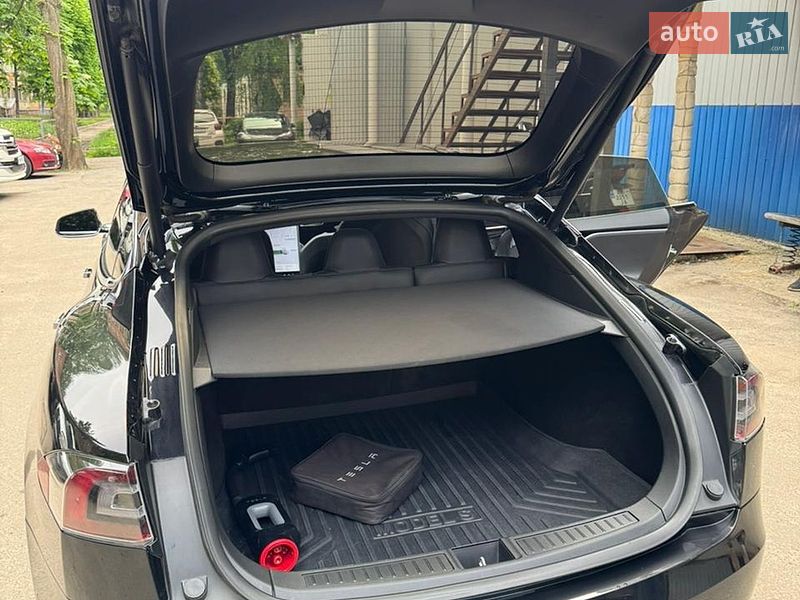 Лифтбек Tesla Model S 2018 в Сумах