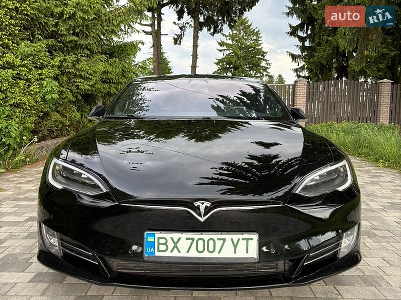 Лифтбек Tesla Model S 2018 в Староконстантинове