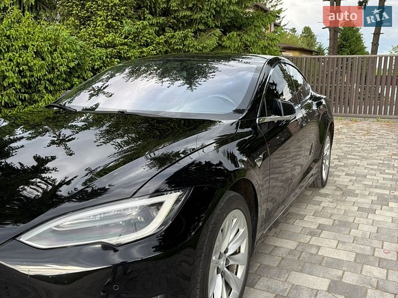 Лифтбек Tesla Model S 2018 в Староконстантинове