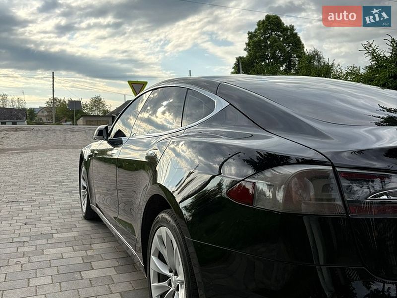 Лифтбек Tesla Model S 2018 в Староконстантинове